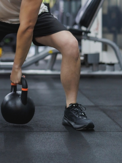 Štvorcová čierna 20mm čierna gumená podložka do telocviční a fitness