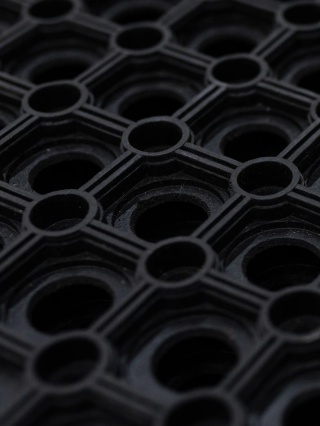 Mata gumowa antypoślizgowa w rolce 100cm x 1000cm grubość 16mm